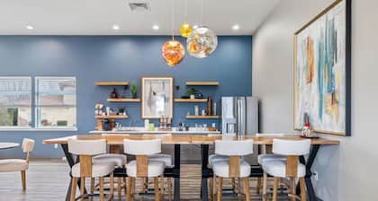 Landing | Chic 1BD, Gym, Clubhouse