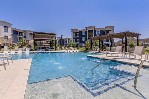 Landing | Incredible 3BD, Gym, Clubhouse