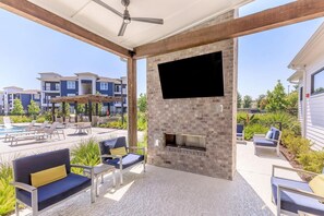 Terrace/patio - Landing | Incredible 3BD, Gym, Clubhouse (Harvey)