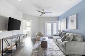 Smart TV - Landing | Stunning 2BD, Gym, Clubhouse (Harvey)