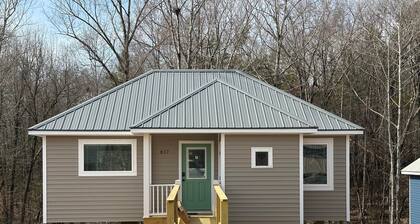 Cozy Trailside 1BR | Walk to Green Front