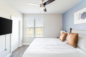 2 Schlafzimmer, Schreibtisch, Bügeleisen/Bügelbrett, WLAN