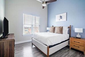 2 bedrooms, desk, iron/ironing board, WiFi - Landing | Amazing 2BD, Clubhouse, Gym (Harvey)