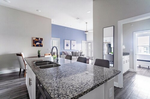 Landing | Beautiful 2BD, Clubhouse, Gym