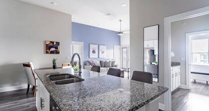 Landing | Beautiful 2BD, Clubhouse, Gym