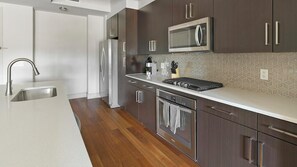 Refrigerador y comedor 