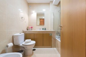 Bathroom - VIVA Boavista Boho Studio w/ garage (Porto)