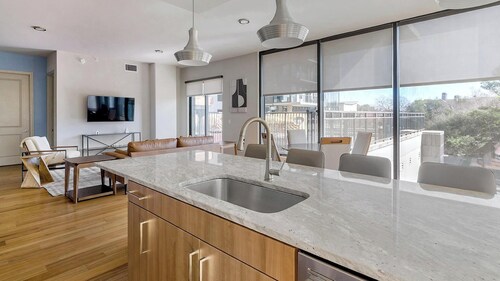 Landing | Stunning 2BD, Gym, Tennis Court
