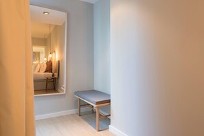 Iron/ironing board, Internet, bed sheets - VIVA Santa Catarina Serviced Apartments -3 (Porto)