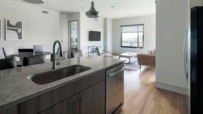 Interior - Landing | Amazing 2BD, Gym, Tennis Court (Houston)