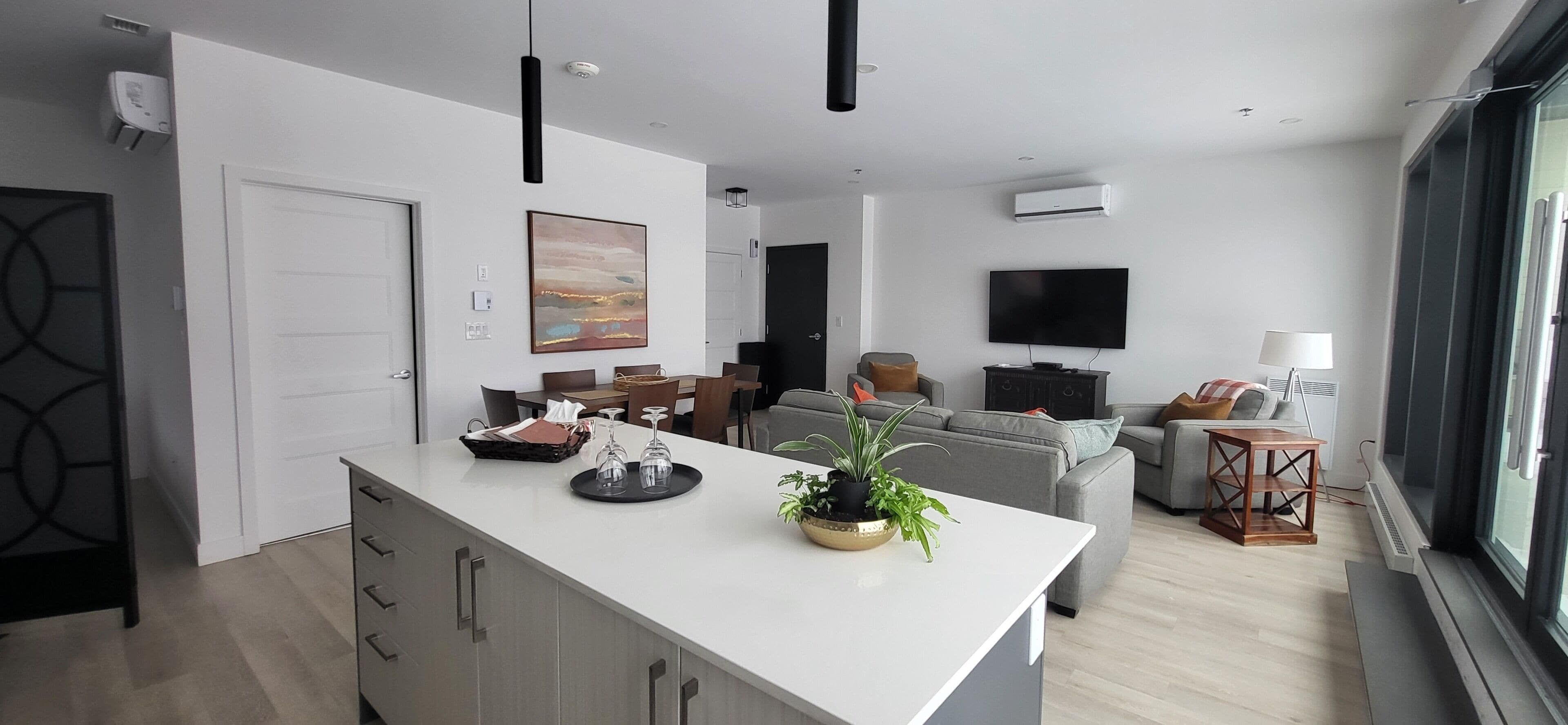 Estudio Deluxe, 1 cama Queen size y sofá cama, vista a la ciudad | Área de sala de estar