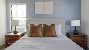 1 bedroom, desk, iron/ironing board, WiFi - Landing | Stylish 1BD, Clubhouse (Carrollton)