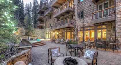 Luxury 2 Bedroom/3 Bath Ski-in/Ski-out condo w/ Forest and River Views