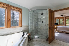 Shower, jetted bath, hair dryer, towels - Luxury 2 Bedroom/3 Bath Ski-in/Ski-out condo w/ Forest and River Views (Keystone)