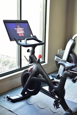Fitness facility - Landing | Stunning 1BD, Gym, Pool (Rome)