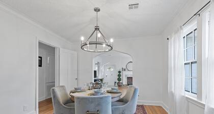 Adorable 2-bedroom cottage in midtown Tulsa with a dreamy weeping willow.