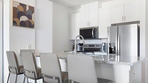 Fridge, dining tables - Landing | Amazing 2BD, Gym, Clubhouse (Rome)
