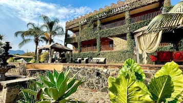 Fachada de la propiedad