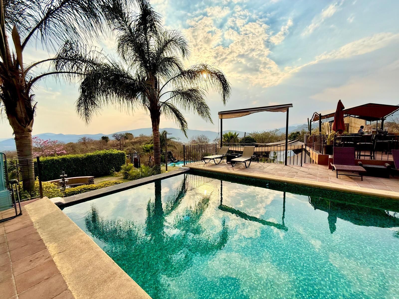 2 outdoor pools