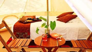 Romantic Tent, Mountain View | In-room dining