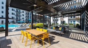 Outdoor dining - Landing | Chic 1BD, Gym, Pool (Nashville)