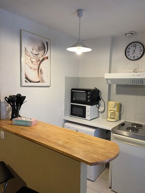 Private kitchen - A cosy studio in a lively central district (Marseille)