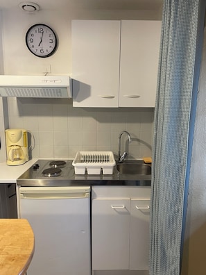 Private kitchen - A cosy studio in a lively central district (Marseille)