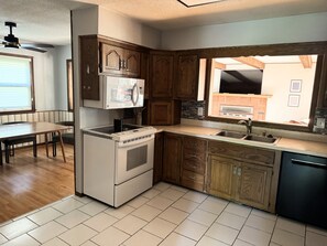 Private kitchen - Stay Near World Cup • 7 Min to Stadium (Raytown)