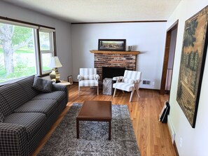 Living area - Stay Near World Cup • 7 Min to Stadium (Raytown)