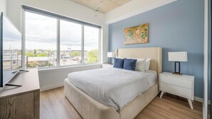 1 bedroom, desk, iron/ironing board, WiFi - Landing | Amazing 1BD, Pool, Yoga Studio (Nashville)