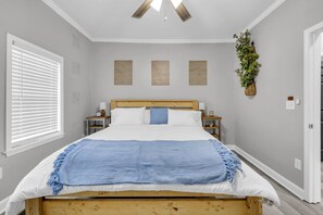 Iron/ironing board, WiFi, bed sheets - Vine City Charm,Comfortable Westside Atlanta Retreat near Mercedes-Benz Stadium. (Atlanta)