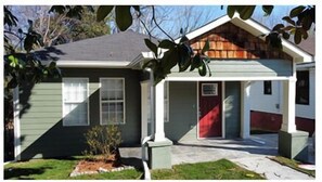 Exterior - Vine City Charm,Comfortable Westside Atlanta Retreat near Mercedes-Benz Stadium. (Atlanta)