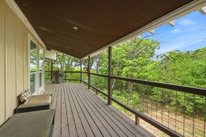 Terrace/patio - Peaceful 3-bedroom house with AC in charming Kingston (Kingston)