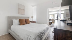 2 habitaciones, escritorio, tabla de planchar con plancha y wifi 