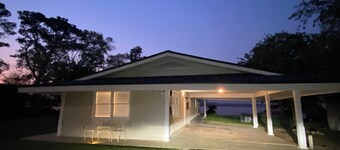 Dury Lane on Lake Seminole. Unique waterfront home on the south side of big lake