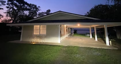 Dury Lane on Lake Seminole. Unique waterfront home on the south side of big lake