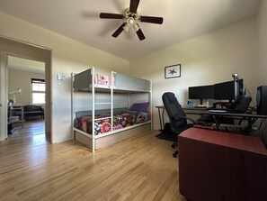 5 quartos, ferros/tábuas de passar roupa, Wi-Fi, roupa de cama