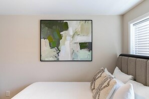 2 habitaciones, escritorio, tabla de planchar con plancha y wifi 