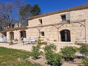 Terrace/patio - 6-person house in the heart of the forest / children's pool / boule court (Saignon)