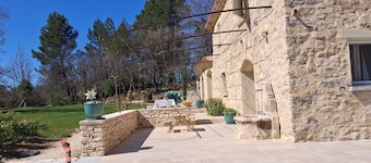 Charming property in the heart of Provence luberon nature
