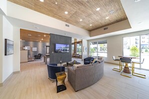 Interior - Landing | Spectacular 2BD, Gym (Fort Worth)