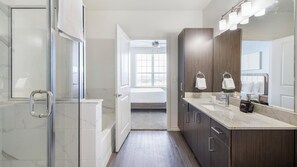 Bathroom - Landing | Stunning 2BD, Gym (Fort Worth)