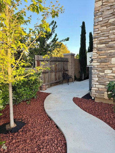 Cozy 1-bedroom studio in lovely Clovis with AC, unit 3