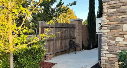 Cozy 1-bedroom studio in lovely Clovis with AC, unit 3
