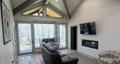 2-bedroom, 2nd story ranchette apartment for relaxing in beautiful Mackay Idaho