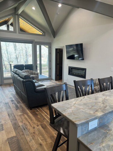 2-bedroom, 2nd story ranchette apartment for relaxing in beautiful Mackay Idaho