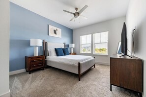 1 bedroom, desk, iron/ironing board, WiFi - Landing | Stylish 1BD, Pool, Clubhouse (Venice)