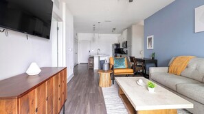 Smart TV - Landing | Beautiful 1BD, Clubhouse, Pool (Venice)