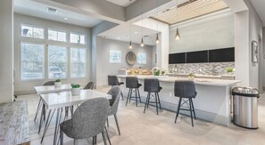 Dining - Landing | Modern 1BD, Pool, Clubhouse (Venice)
