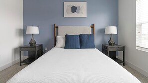 2 bedrooms, desk, iron/ironing board, WiFi - Landing | Stylish 2BD, Clubhouse, Pool (Venice)